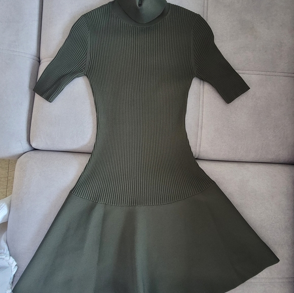 Dress - Picture 4 of 5